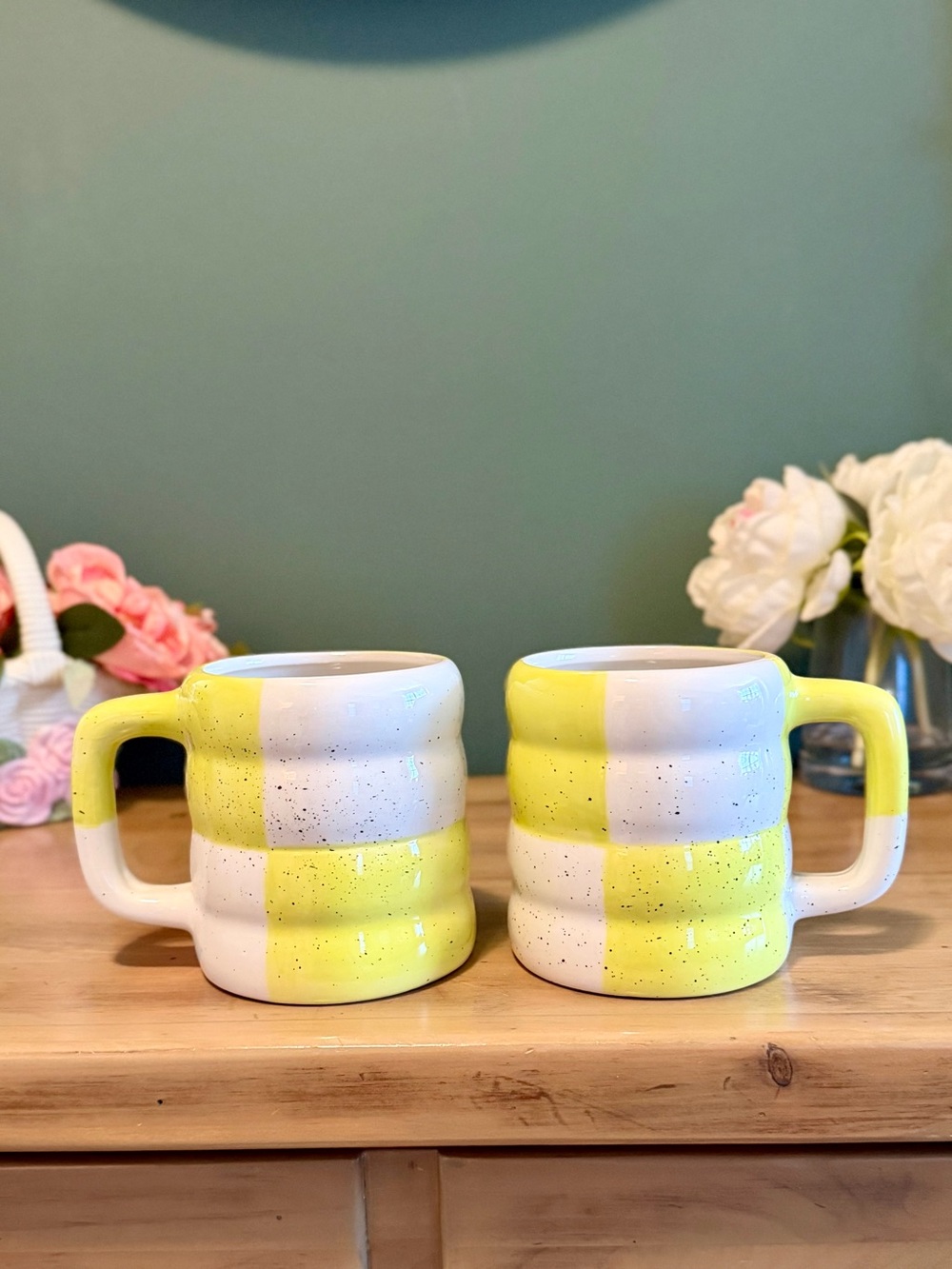 Set of 2 Sunday Morning Ceramics Bubble Mugs Yellow & White Checkerboard